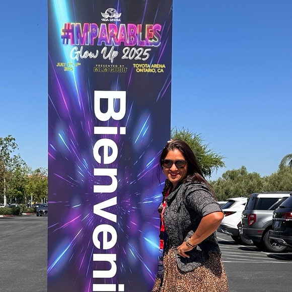 Meet your Posher, Marilyn - Picture 2 of 2